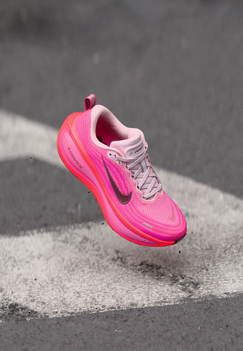 Nike VOMERO PLUS - Hyper Pink / Burgundy Crush / Bright Crimson