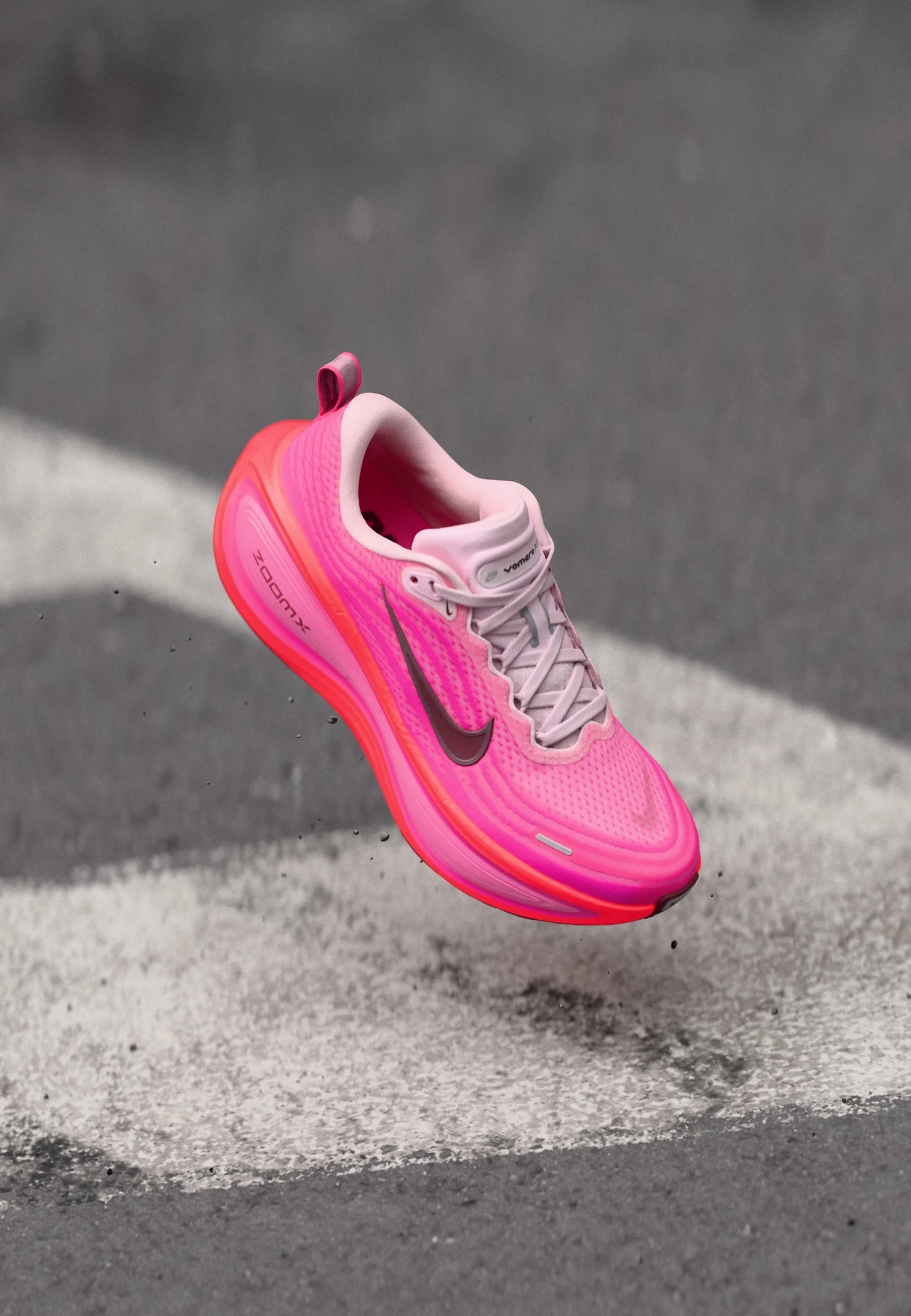 Nike VOMERO PLUS - Hyper Pink / Burgundy Crush / Bright Crimson
