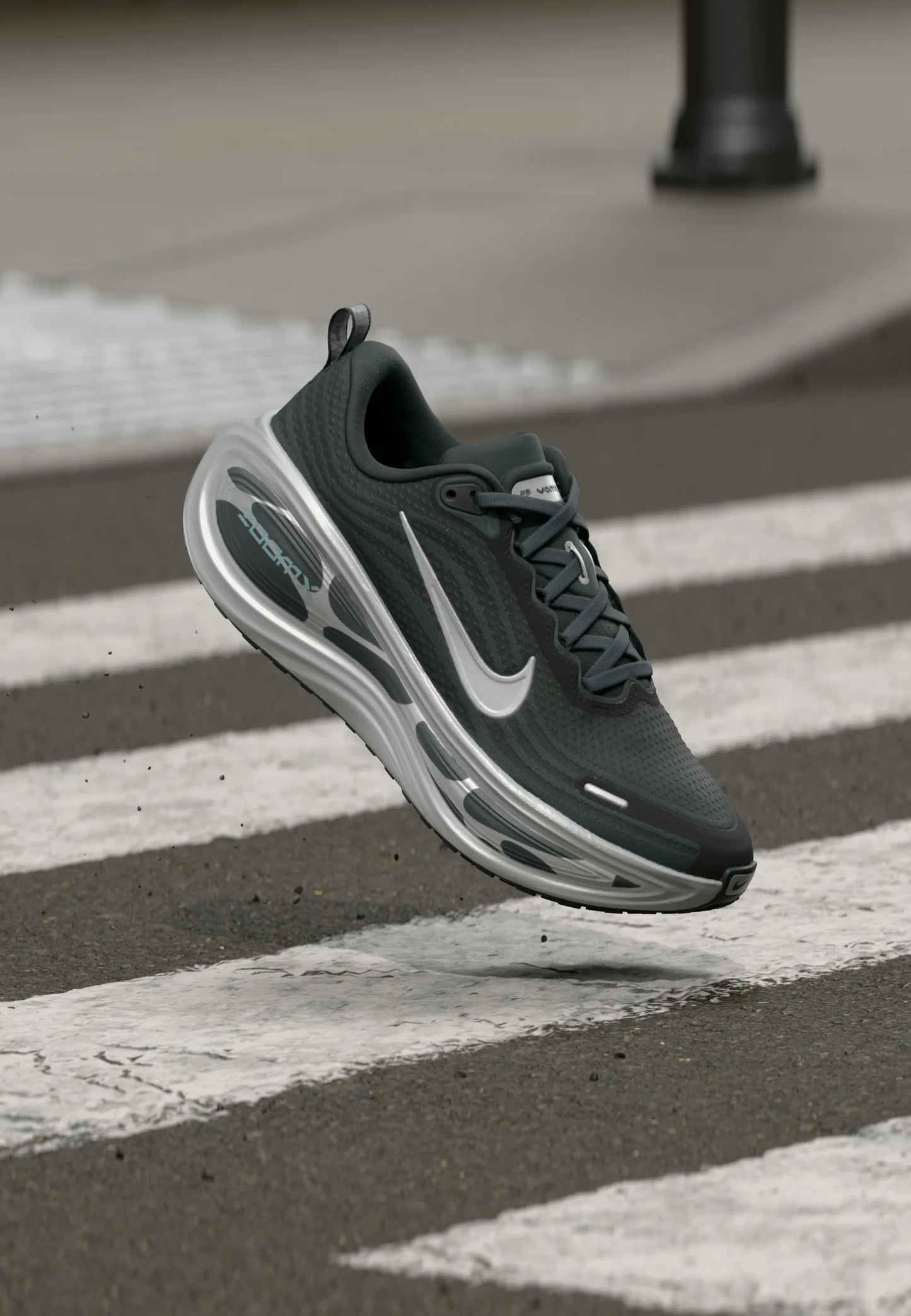 Nike VOMERO PLUS EMEA UNISEX - anthracite/reflect silver-coloured/cannon/white