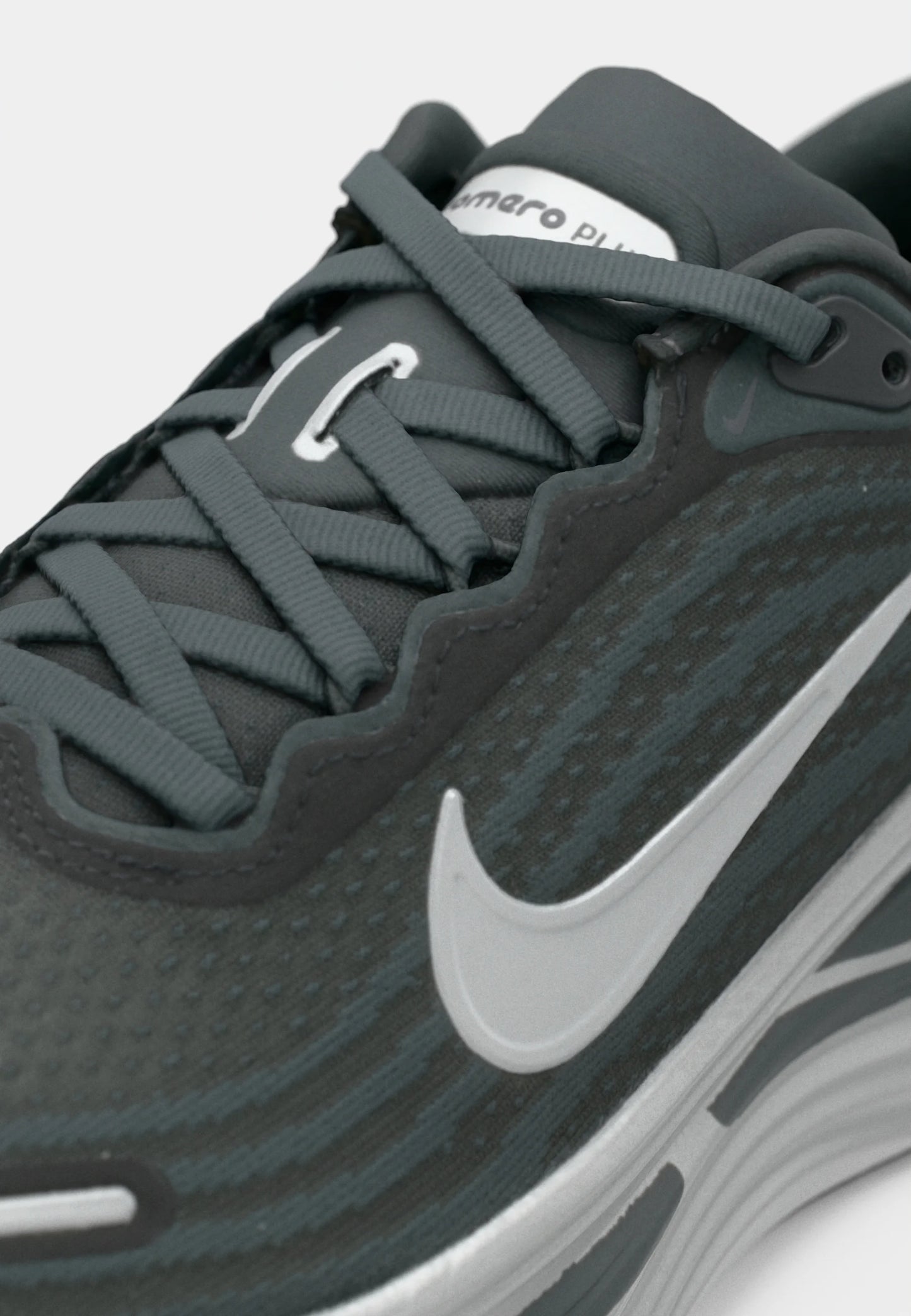 Nike VOMERO PLUS EMEA UNISEX - anthracite/reflect silver-coloured/cannon/white